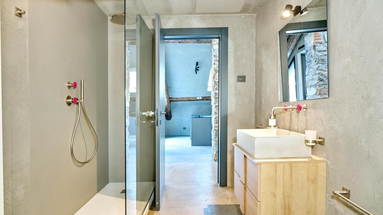 Photo of Bathroom in Como City Centre