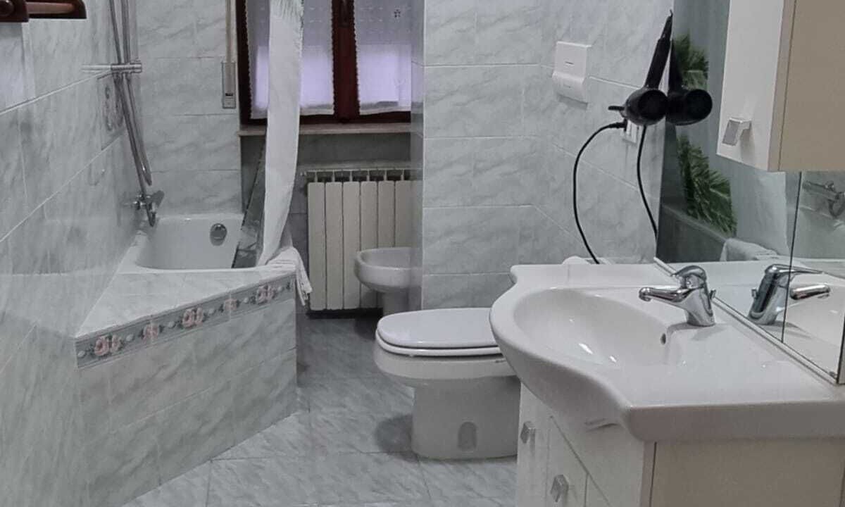 Photo of Bathroom in Mantua