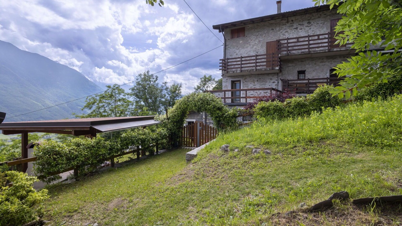 Photo of Patio Balcony in Traona