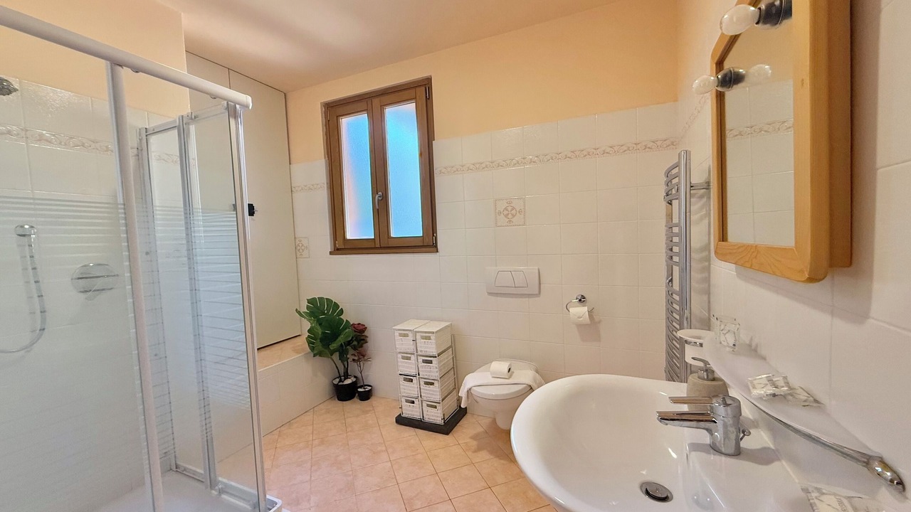 Photo of Bathroom in Calozzo