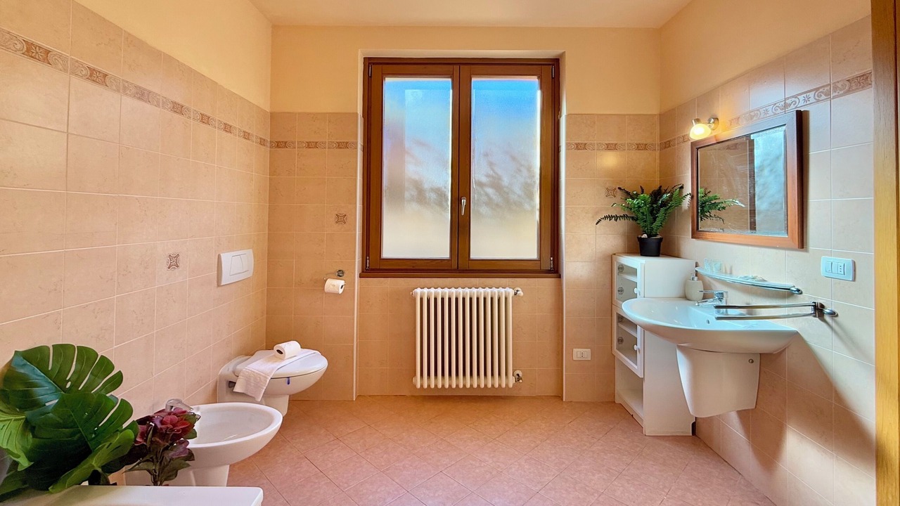 Photo of Bathroom in Calozzo