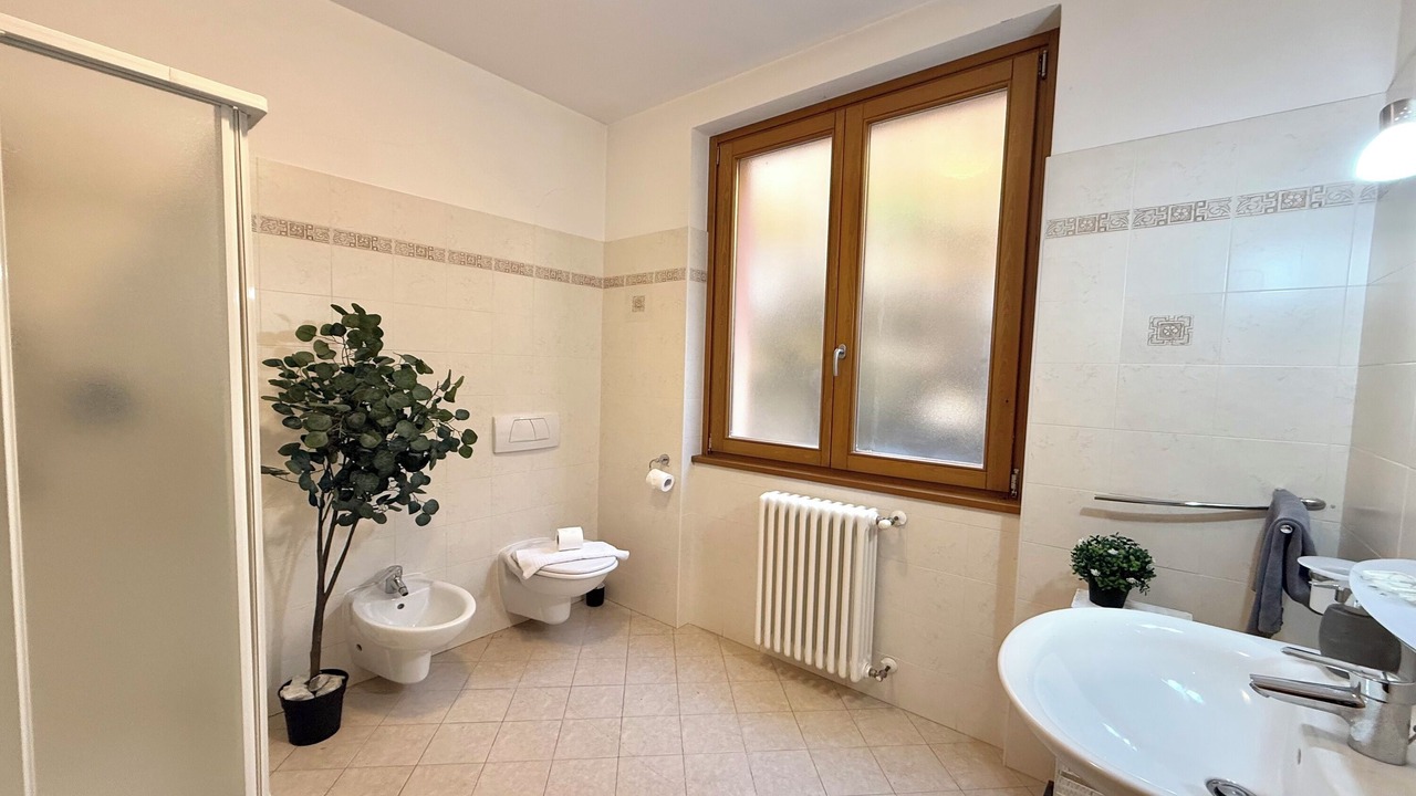 Photo of Bathroom in Calozzo