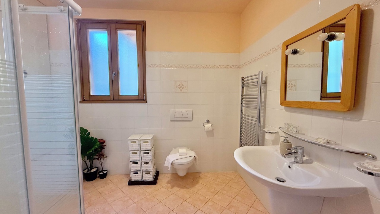 Photo of Bathroom in Calozzo