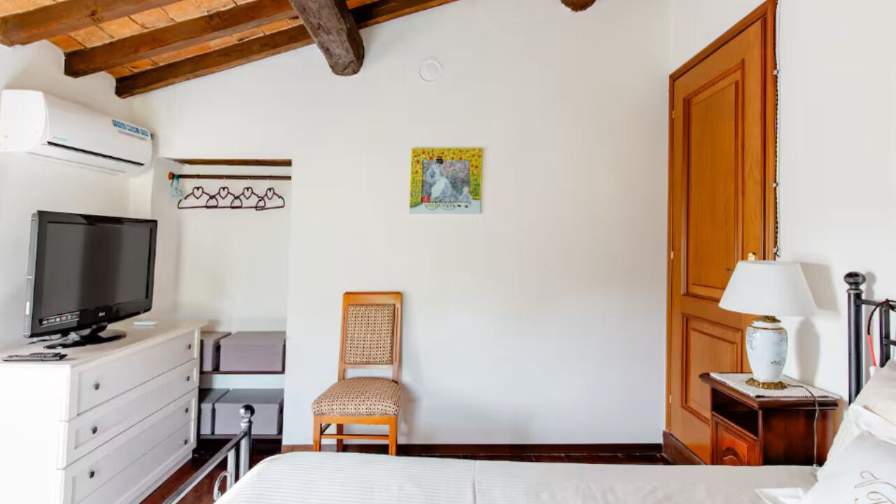 Photo of Bedroom in Montecalvo Versiggia