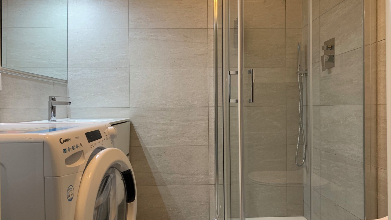 Photo of Bathroom in Tricolore