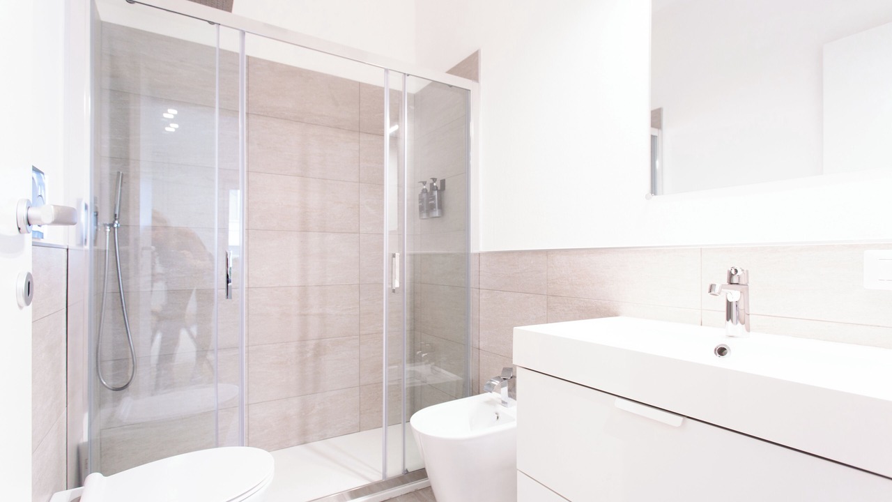 Photo of Bathroom in Tricolore