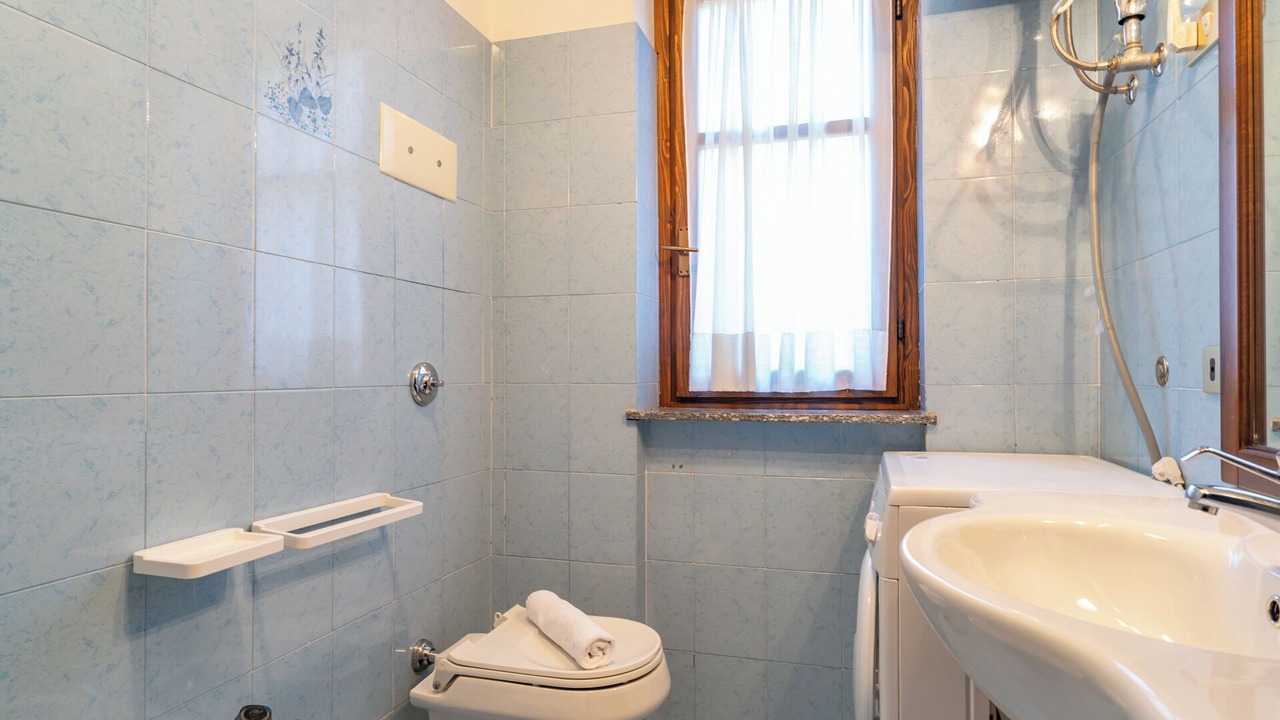Photo of Bathroom in Cremeno