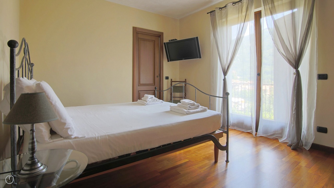 Photo of Bedroom in Cerano d'Intelvi