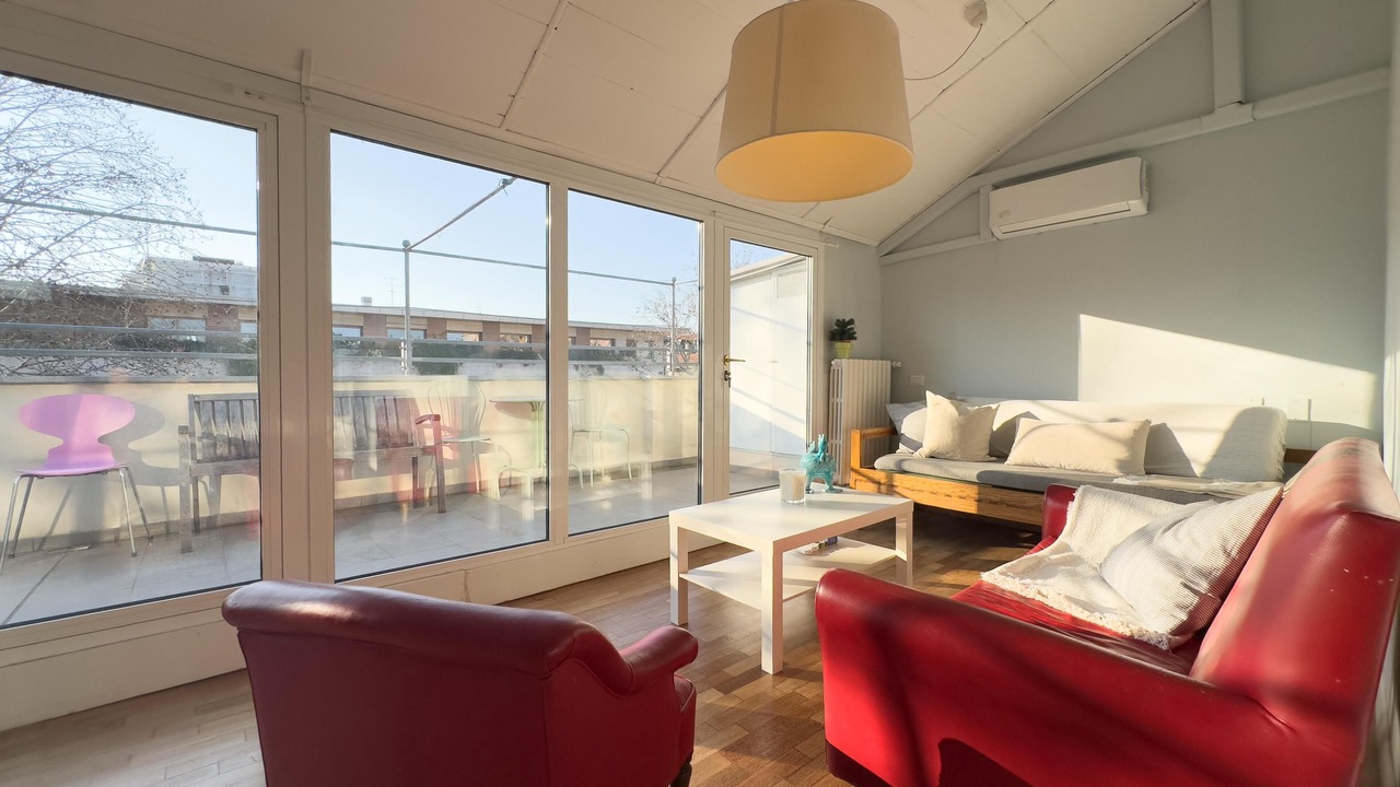 Photo of Livingroom in Tricolore