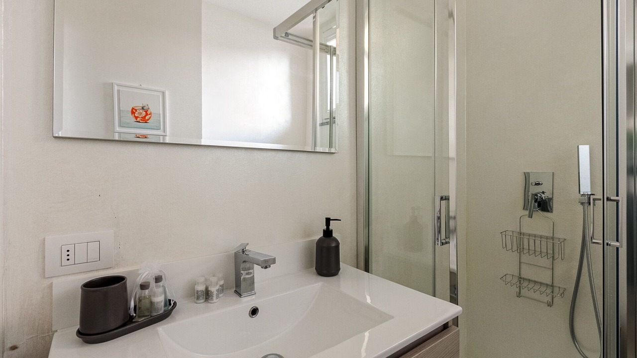Photo of Bathroom in Tricolore
