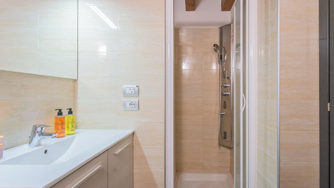 Photo of Bathroom in Como City Centre