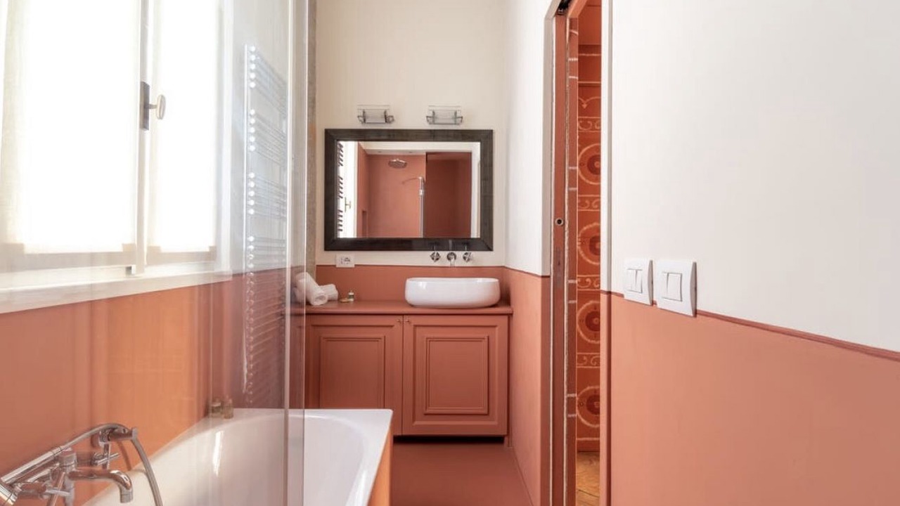 Photo of Bathroom in Tricolore