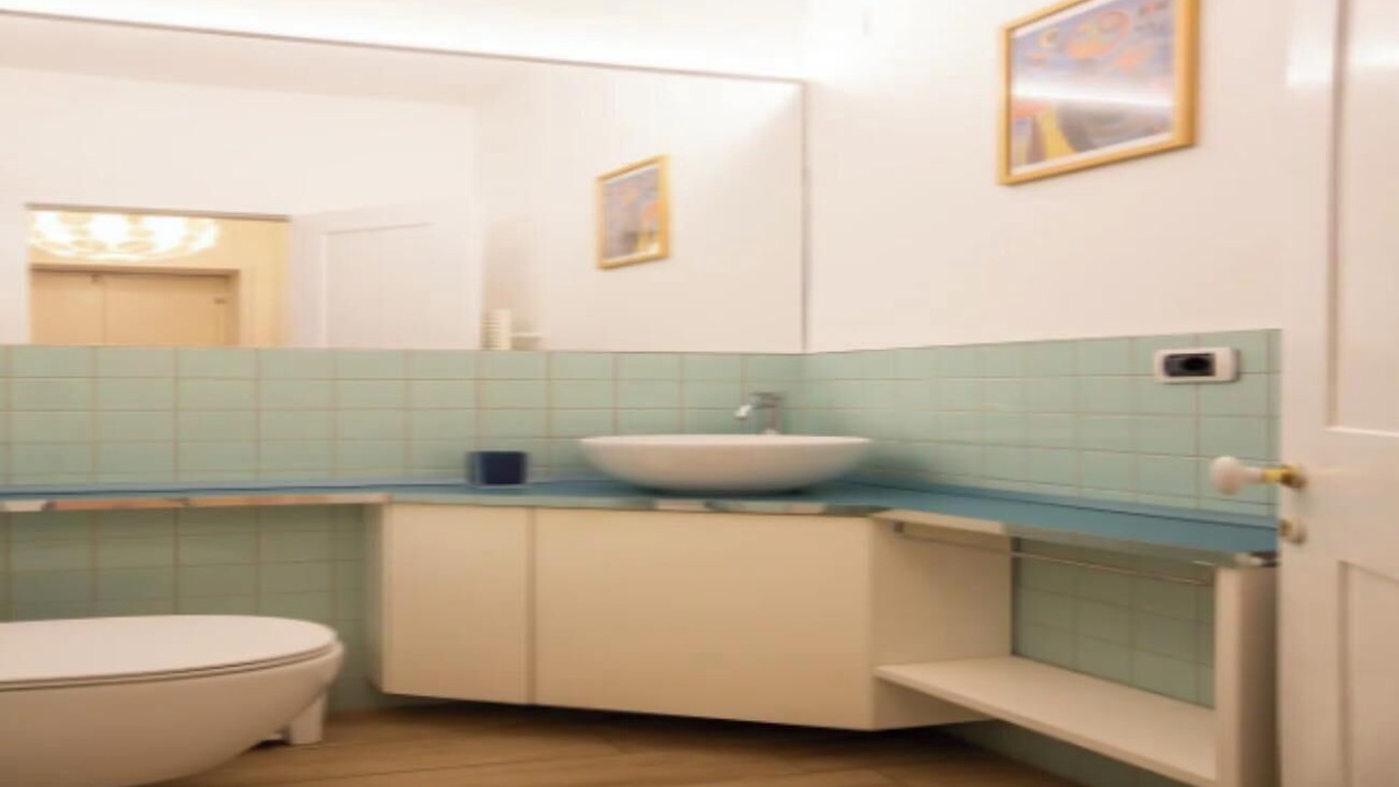 Photo of Bathroom in Magenta