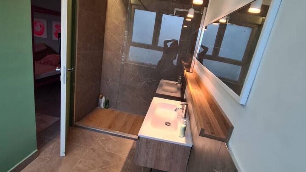 Photo of Bathroom in Magenta