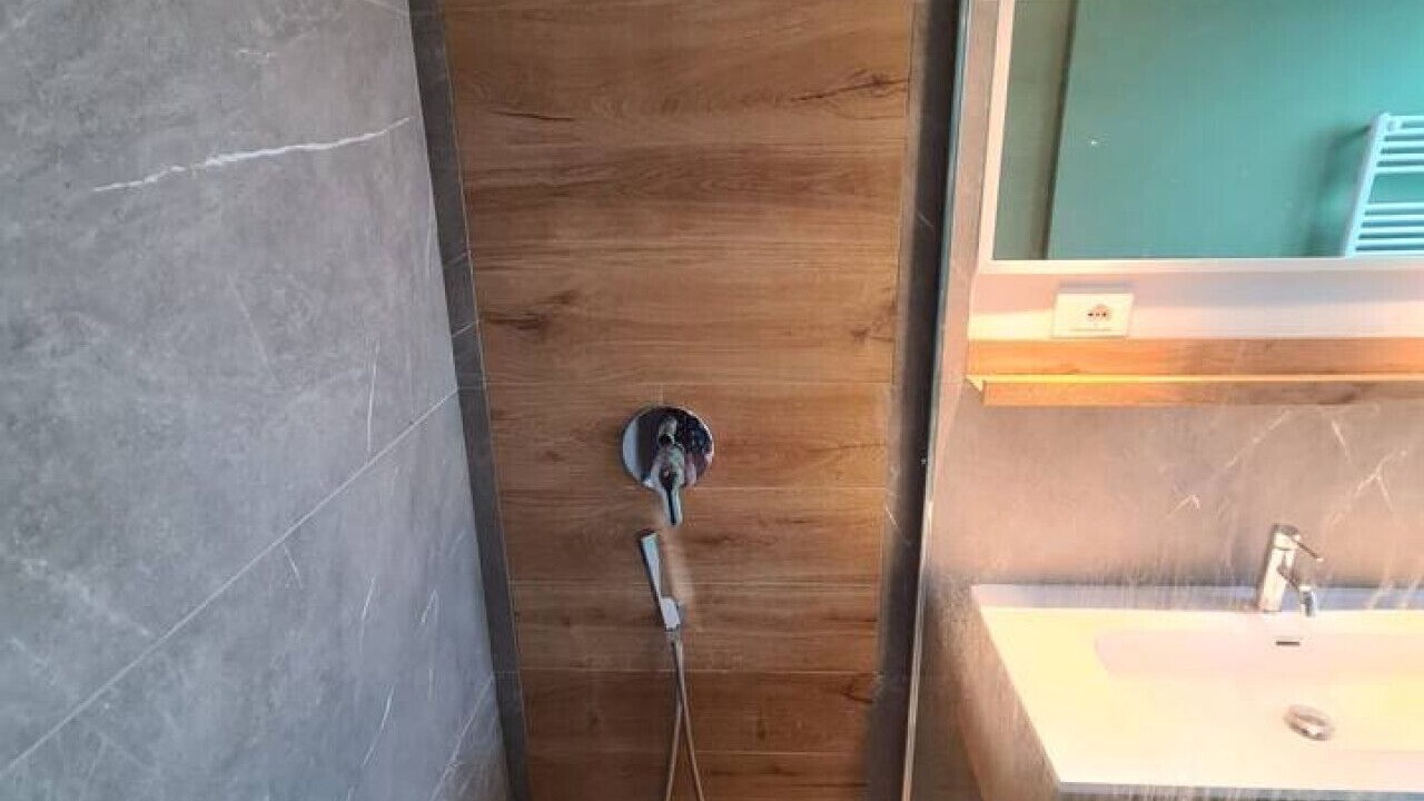 Photo of Bathroom in Magenta
