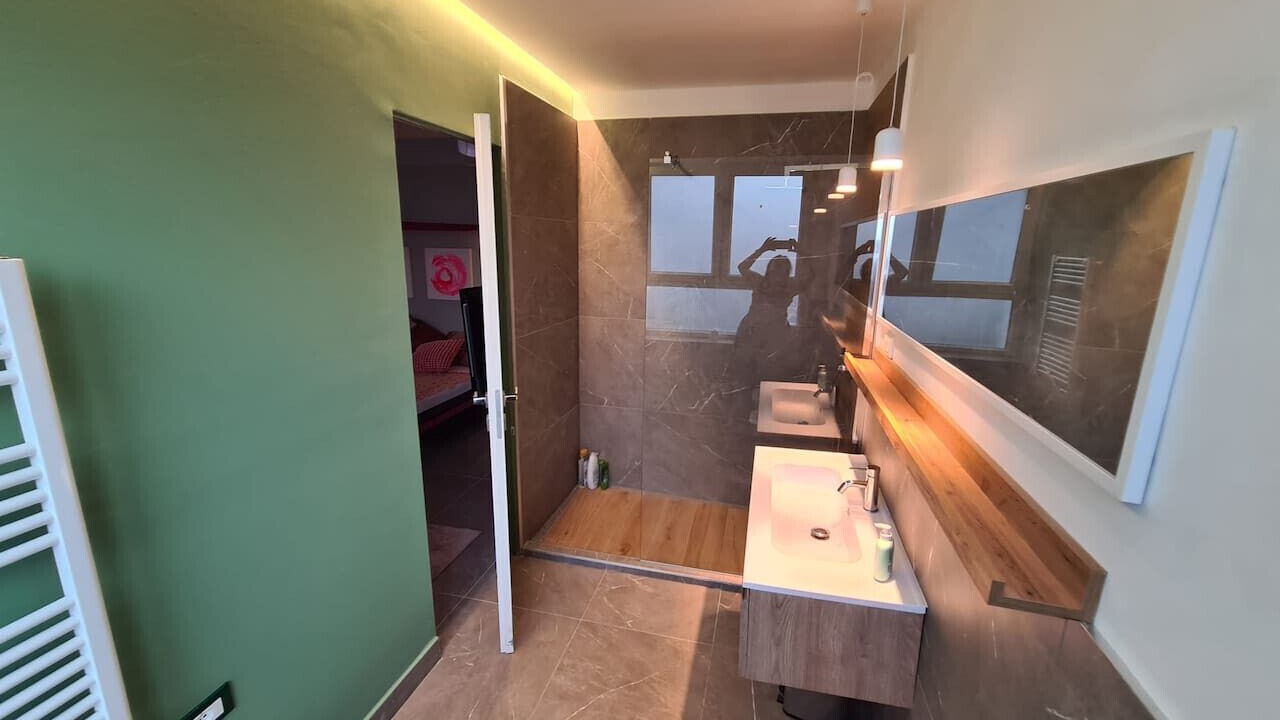 Photo of Bathroom in Magenta