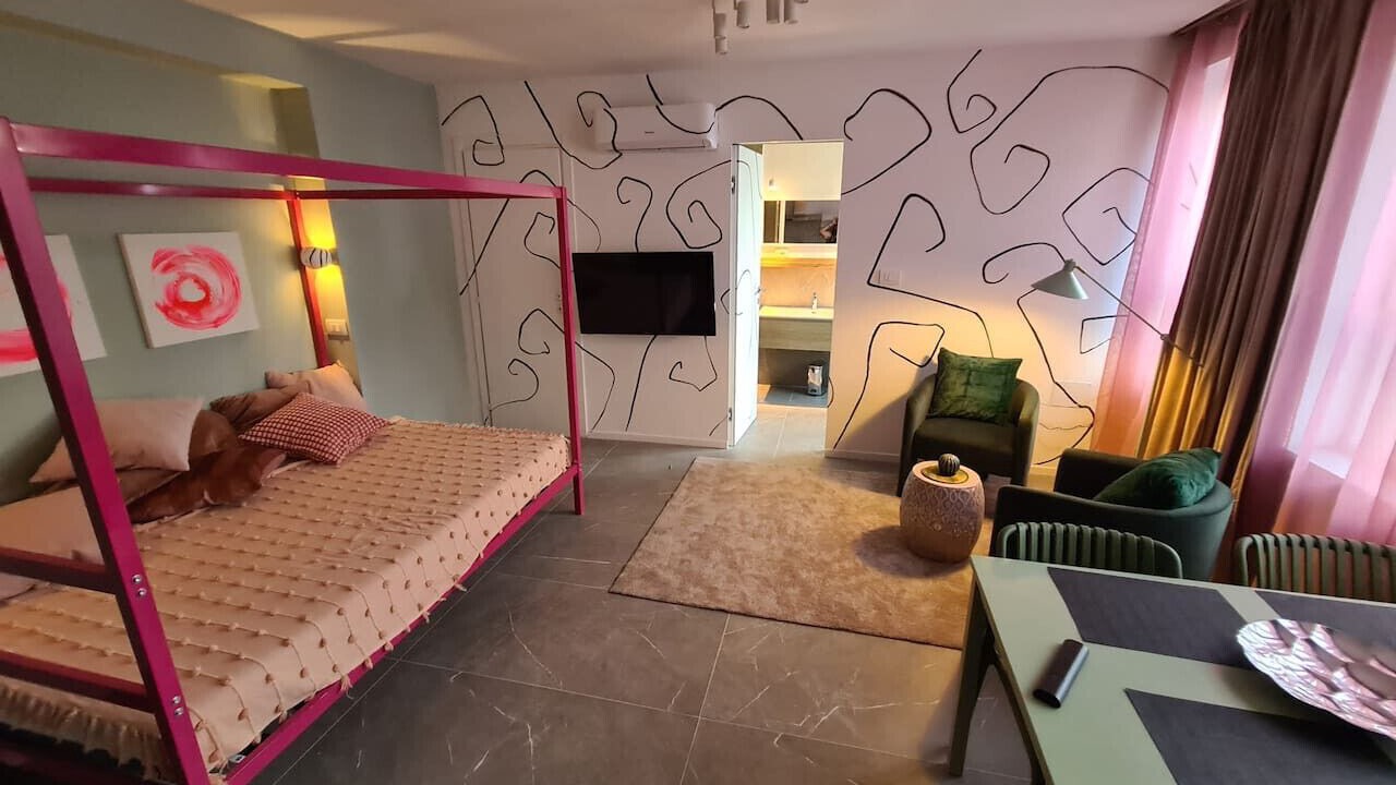Photo of Bedroom in Magenta