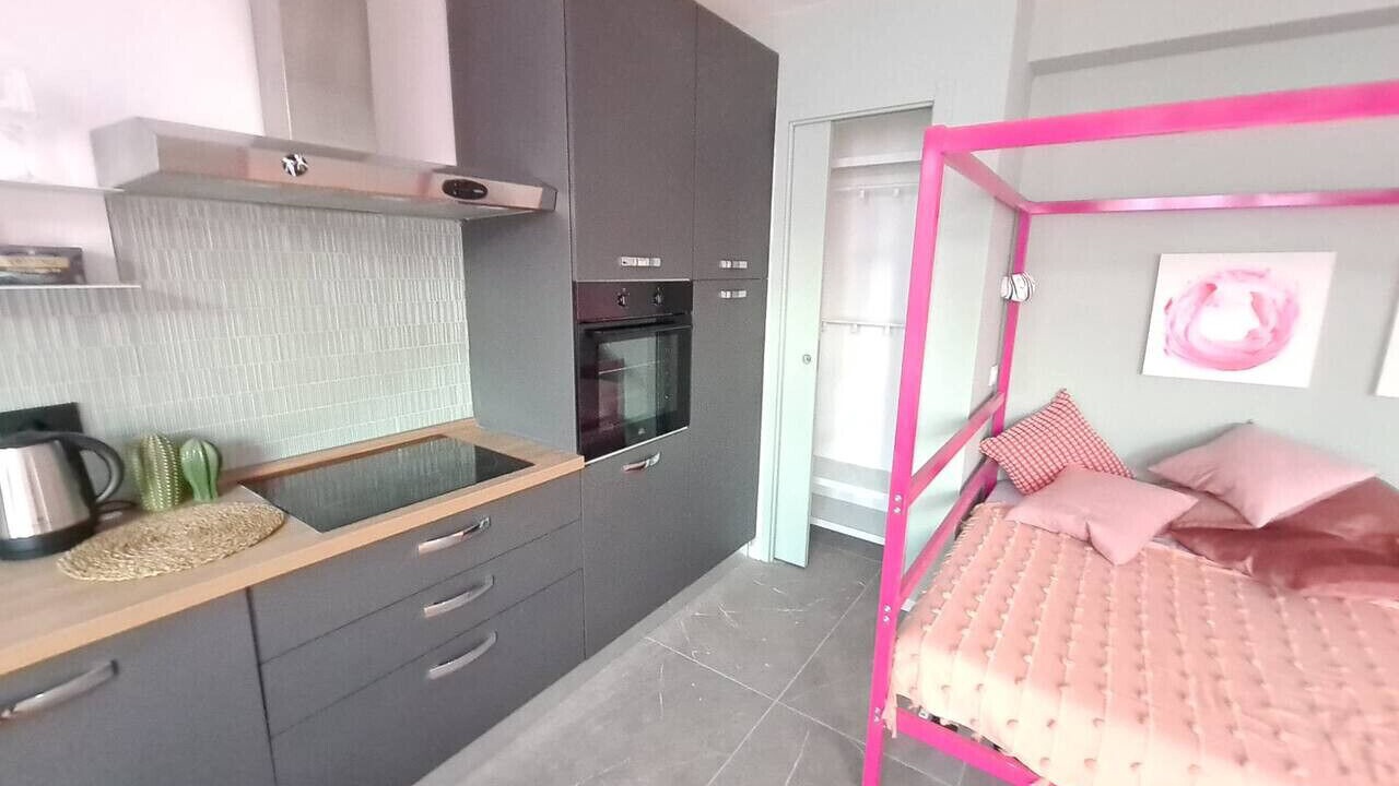 Photo of Bedroom in Magenta
