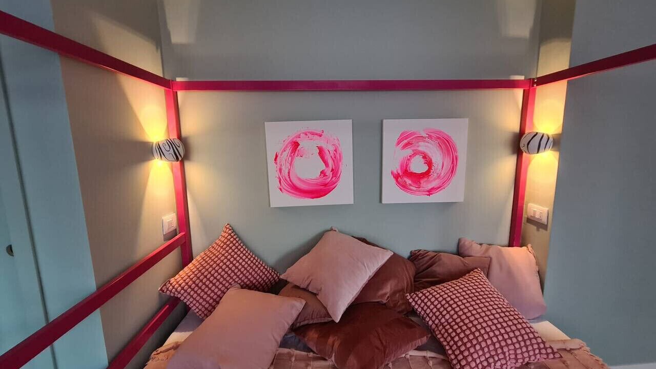 Photo of Bedroom in Magenta