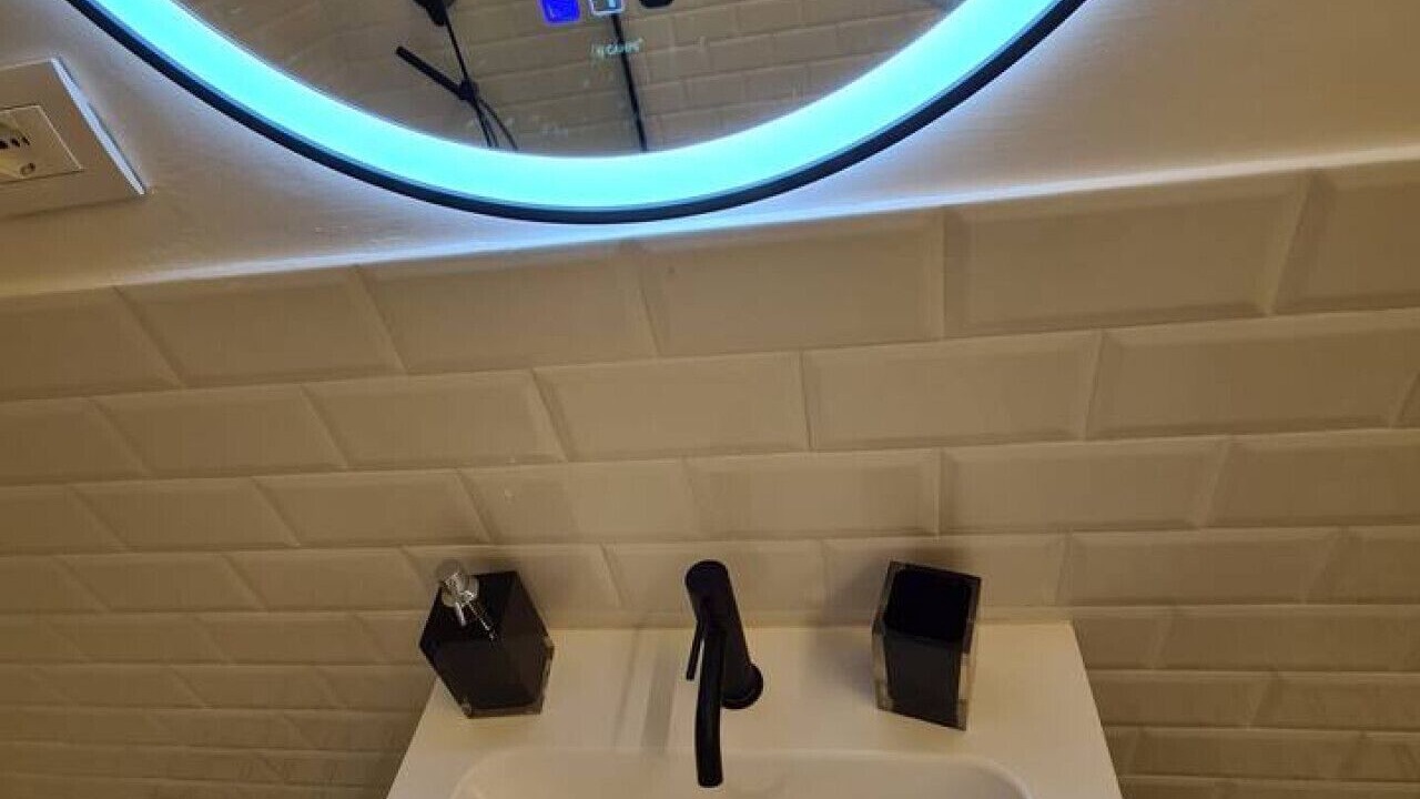 Photo of Bathroom in Magenta
