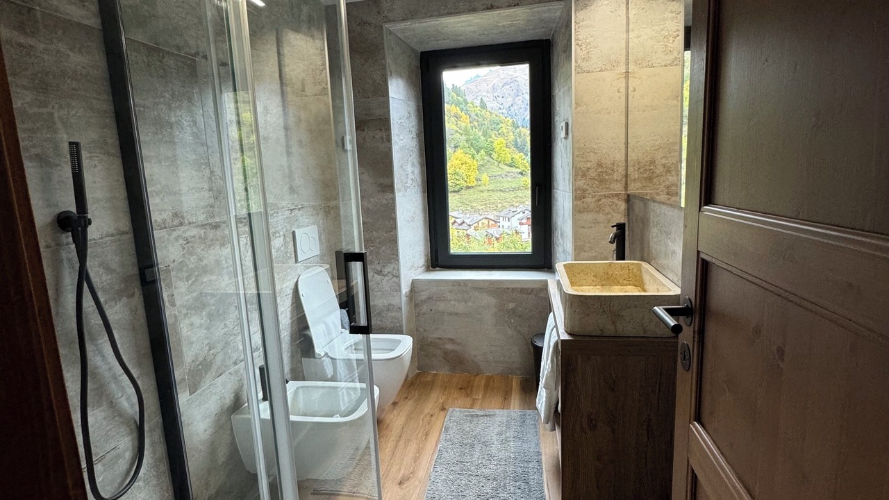 Photo of Bathroom in Villa Dalegno