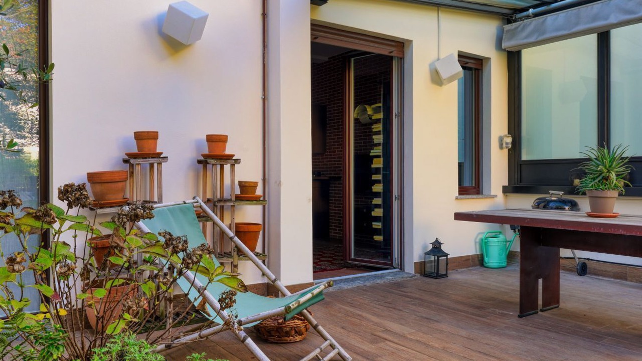 Photo of Patio Balcony in Magenta