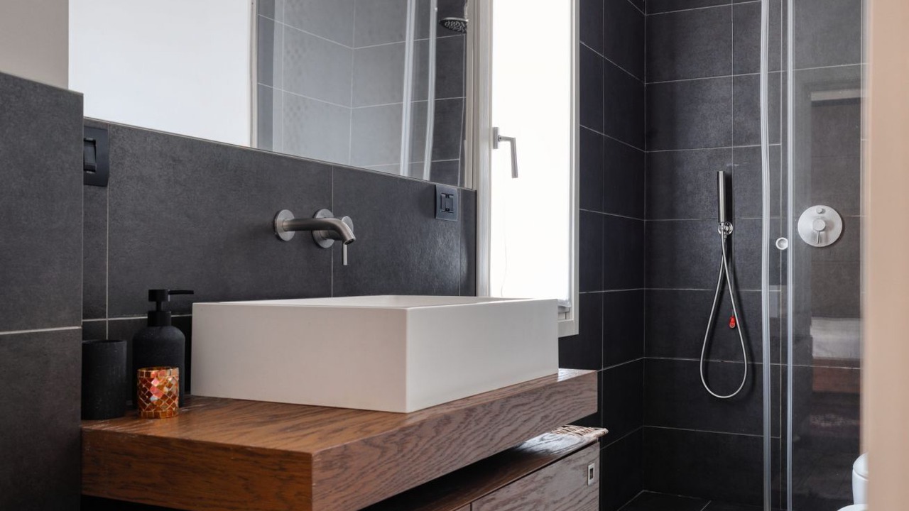 Photo of Bathroom in Magenta