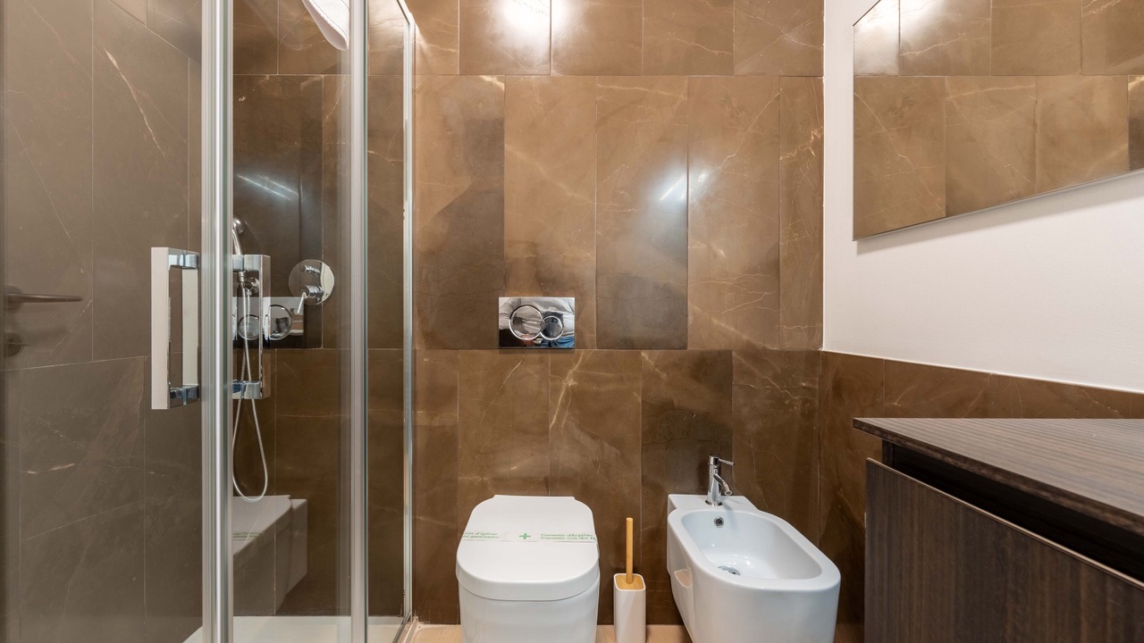 Photo of Bathroom in Tricolore