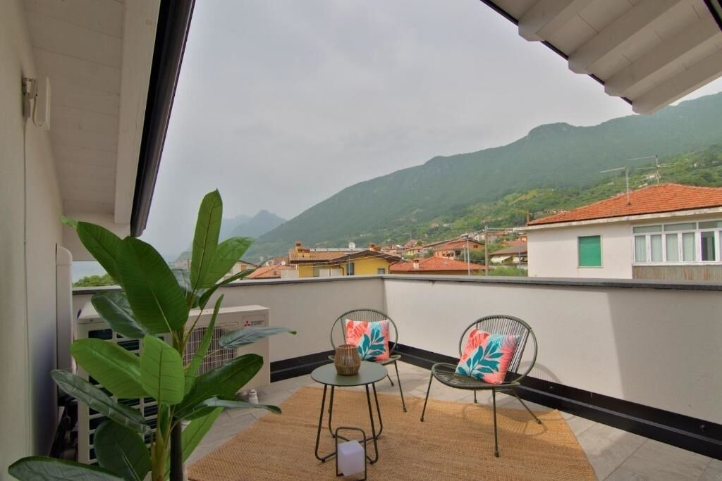 Photo of Patio Balcony in Sale Marasino