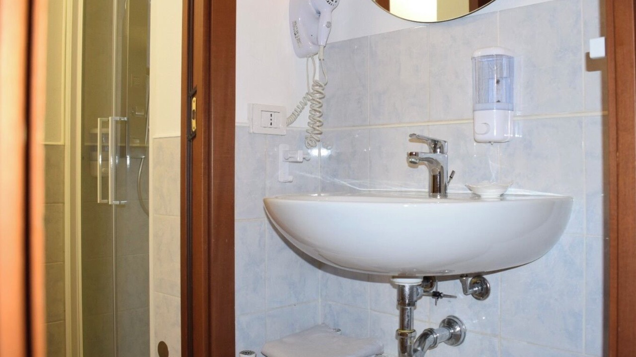 Photo of Bathroom in Crema