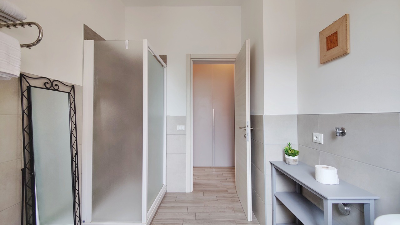 Photo of Bathroom in Crema