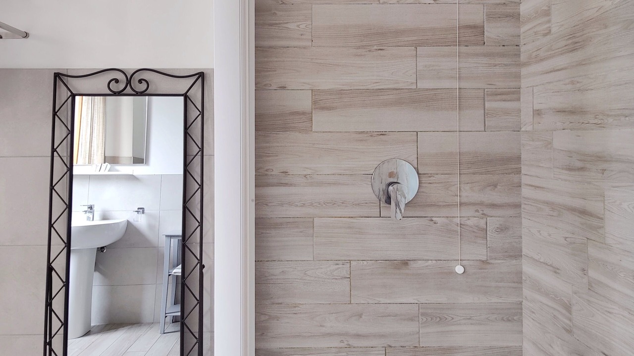Photo of Bathroom in Crema