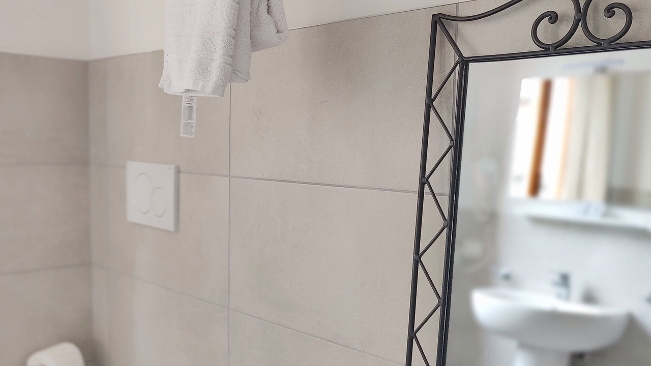 Photo of Bathroom in Crema