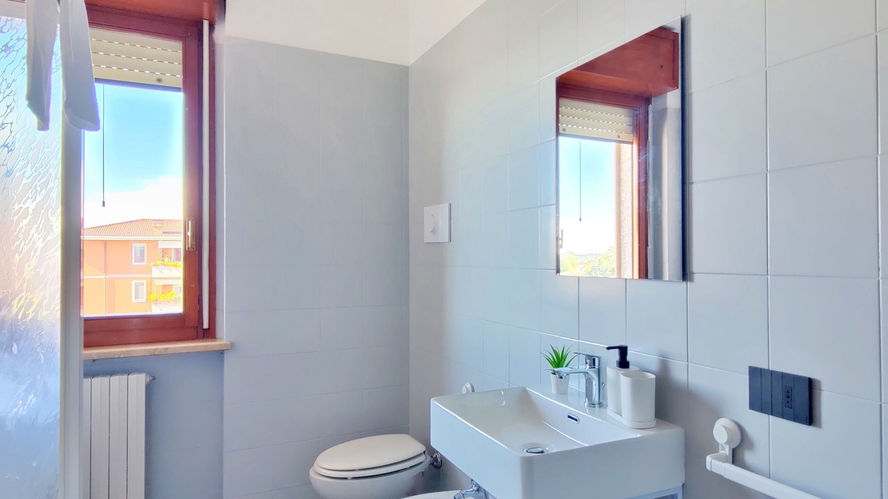 Photo of Bathroom in Crema