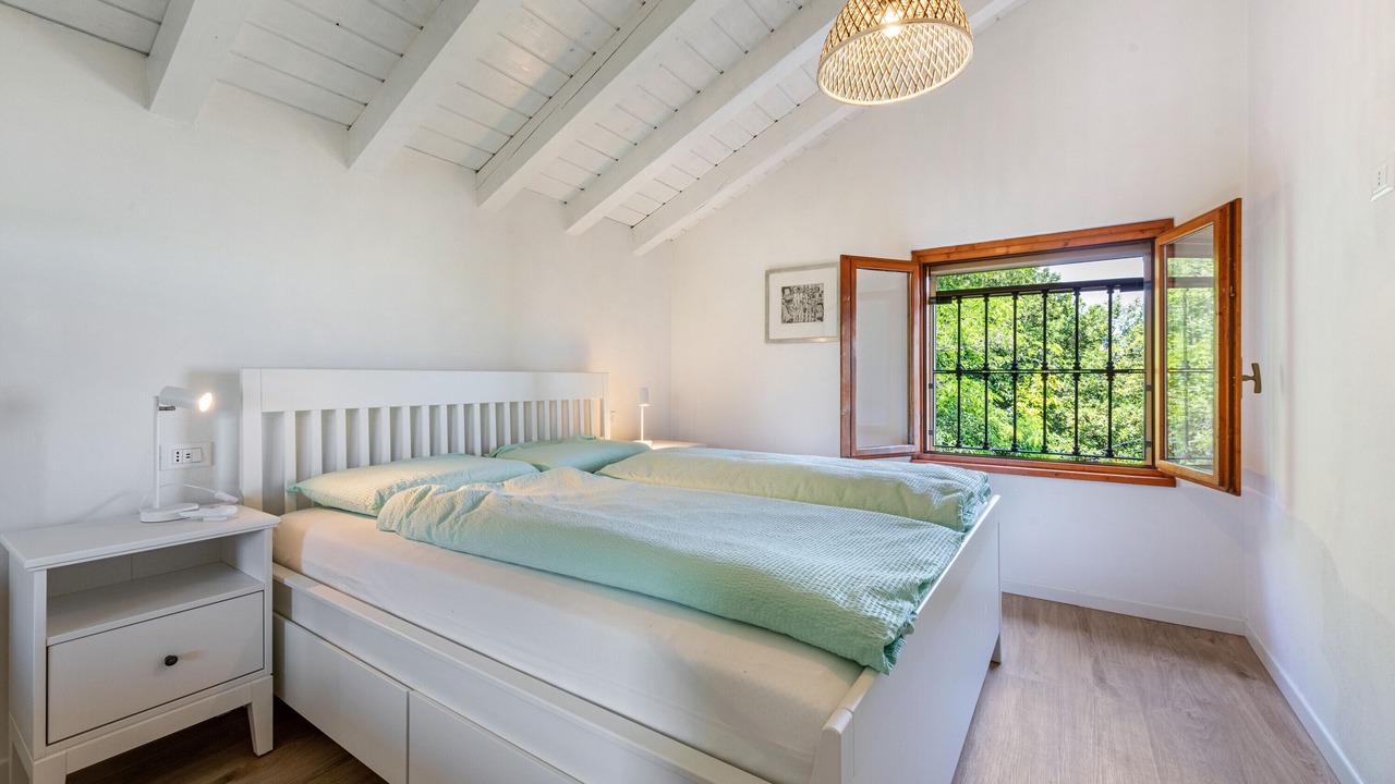 Photo of Bedroom in Toscolano Maderno