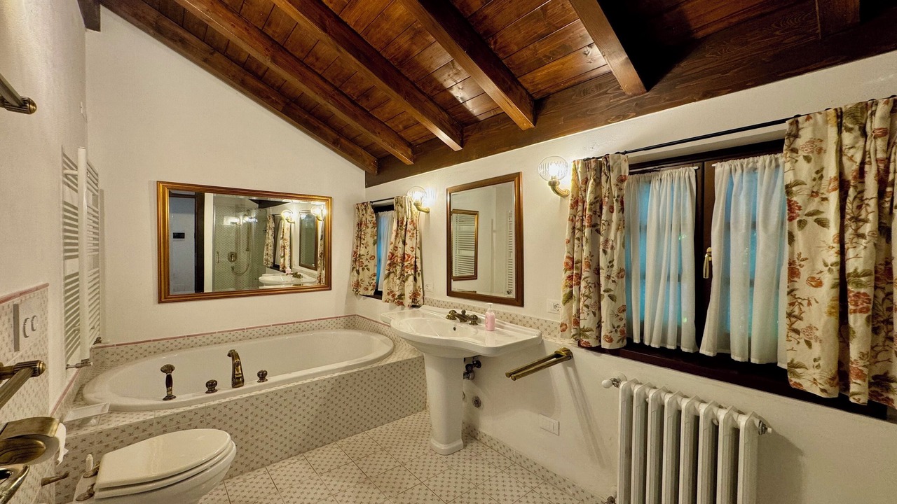 Photo of Bathroom in Naggio
