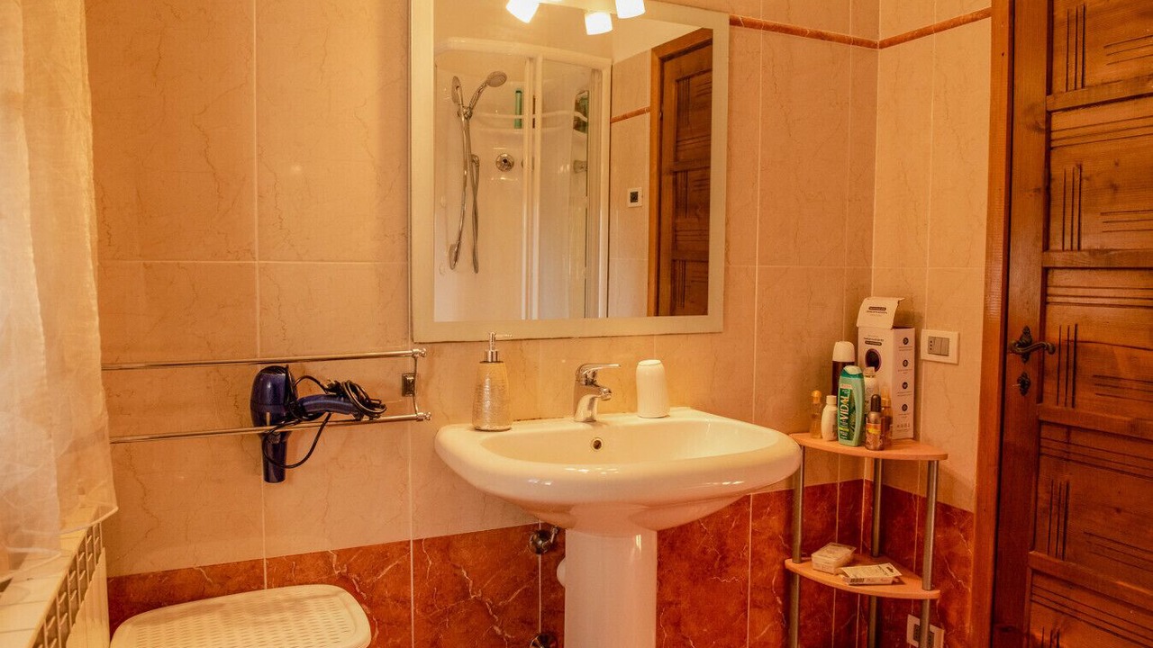 Photo of Bathroom in Serina