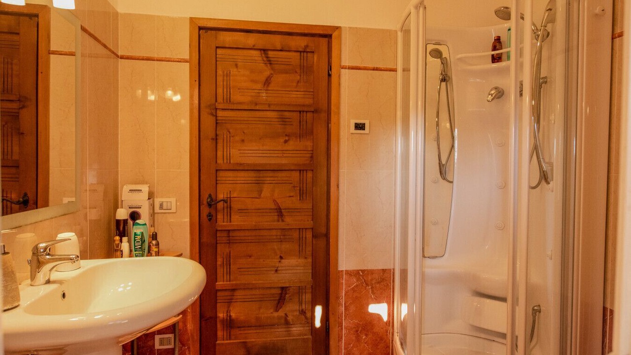 Photo of Bathroom in Serina