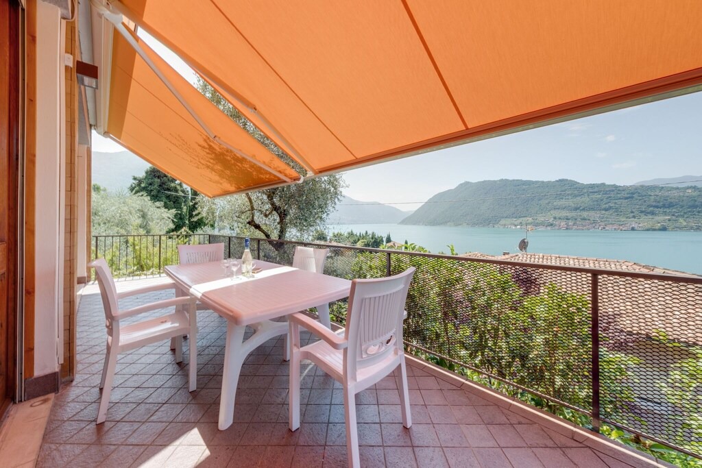 Photo of Patio Balcony in Sale Marasino