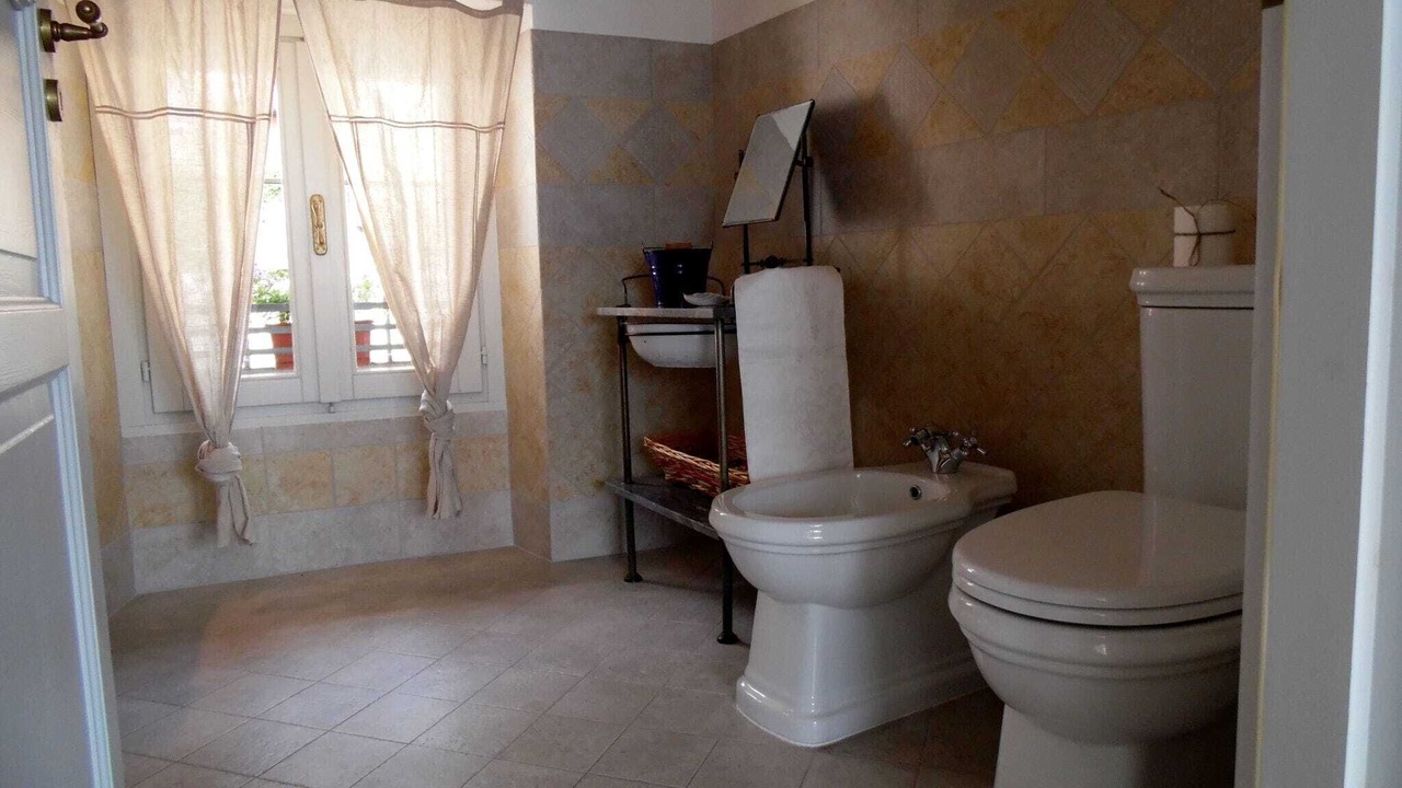 Photo of Bathroom in Marone