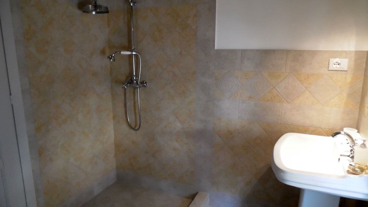 Photo of Bathroom in Marone