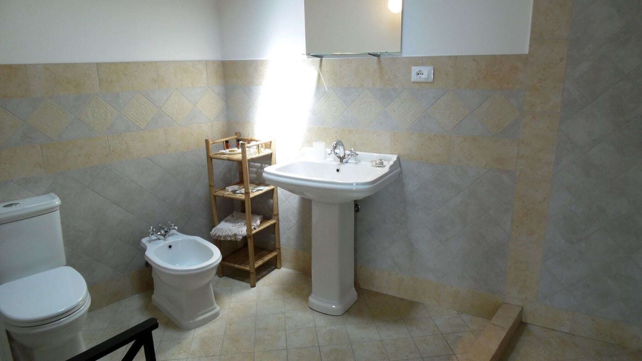 Photo of Bathroom in Marone