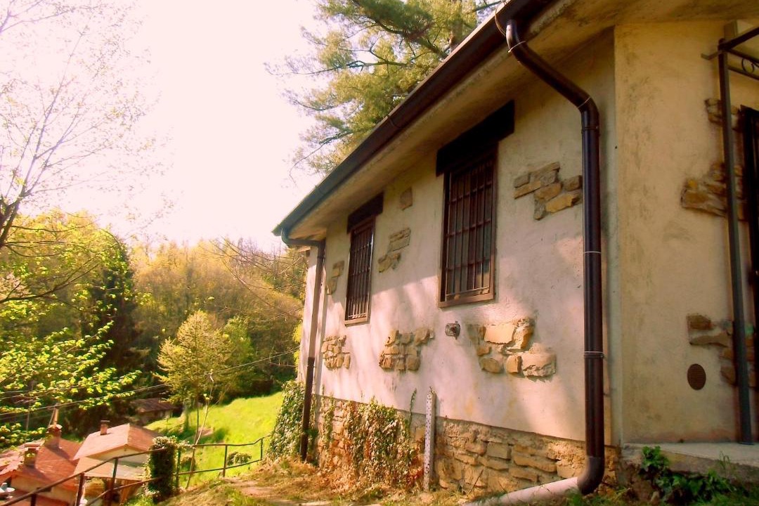 Photo of Buildings in Gromlongo