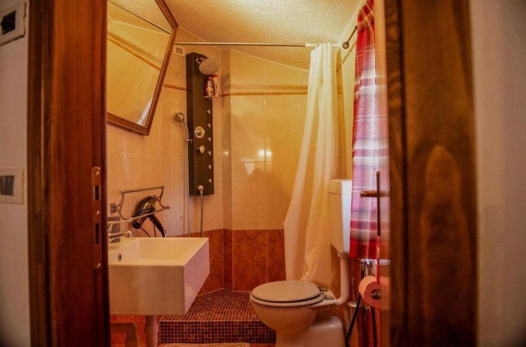 Photo of Bathroom in Serina