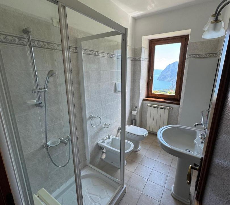 Photo of Bathroom in Esmate