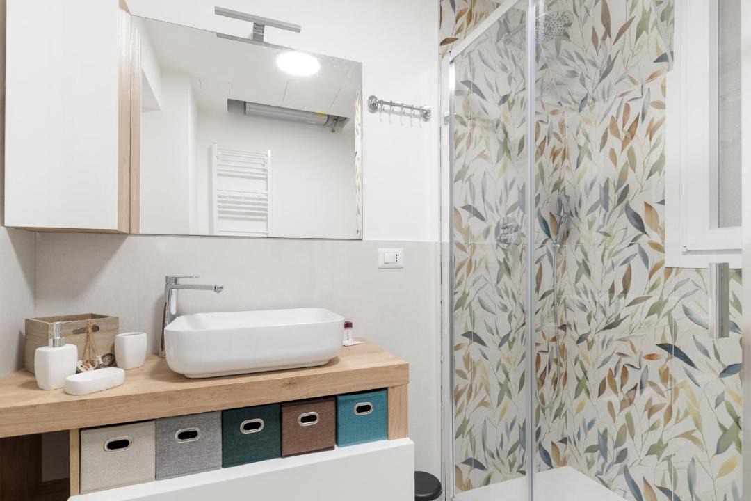 Photo of Bathroom in Tricolore