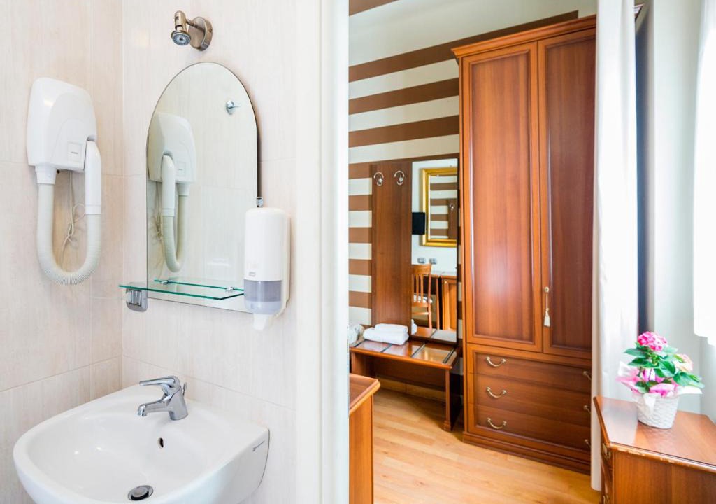 Photo of Bathroom in Tavazzano con Villavesco