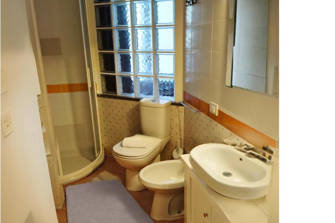 Photo of Bathroom in Tricolore