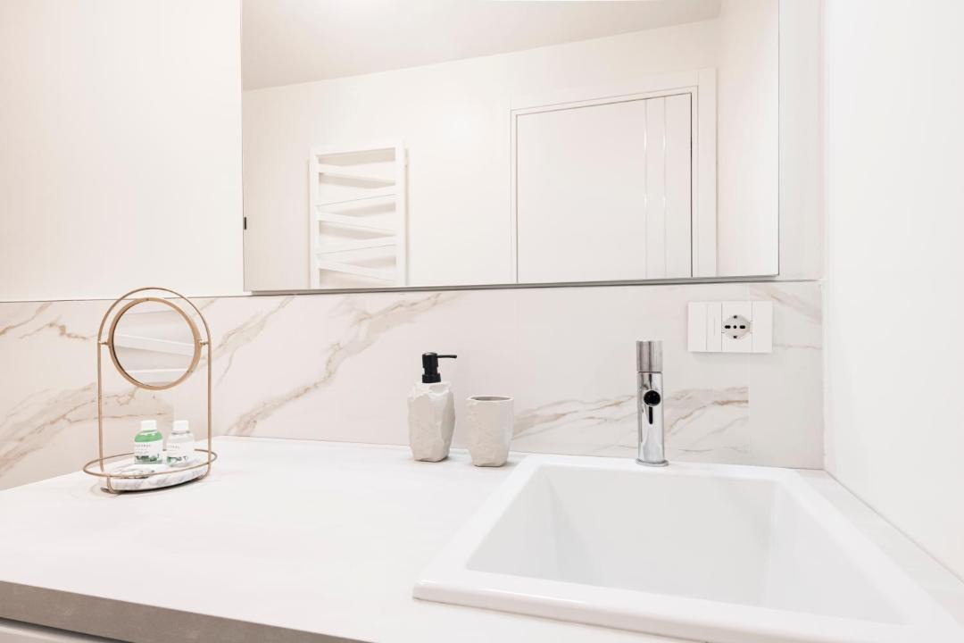 Photo of Bathroom in Tricolore