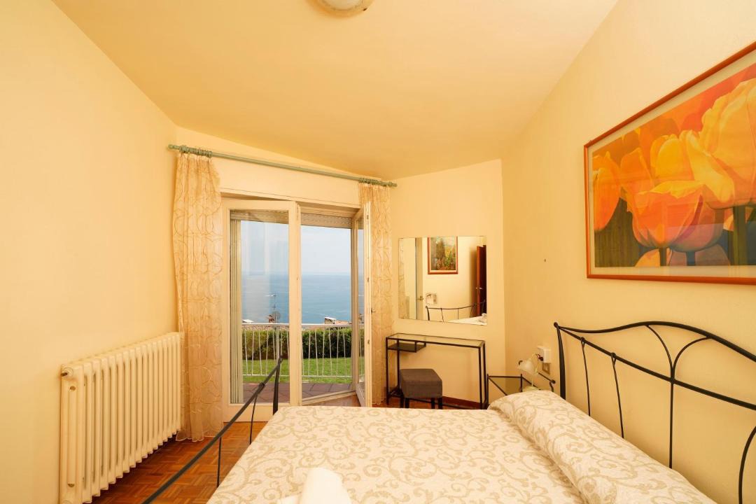 Photo of Bedroom in Toscolano Maderno